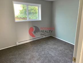 Kelso apartment for rent - A room with Rodman Realty Inc. logo on the wall.