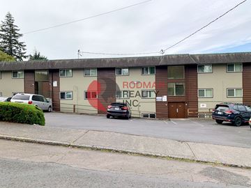 Kelso apartment for rent - A Rodman Realty sign is painted on the side of a building.