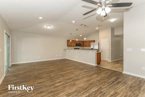 Middleburg house for rent - an empty living room with a kitchen and a ceiling fan