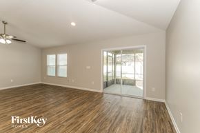 Middleburg house for rent - the living room with hardwood floor and sliding glass door to the patio