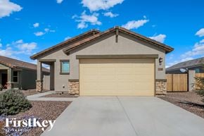 San Tan Valley house for rent - A house with a garage door in the front.