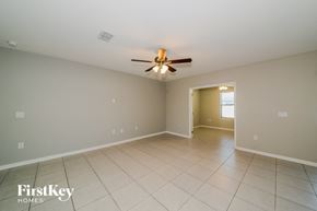 Palmetto house for rent - the living room and dining room with ceiling fan and tiled floor