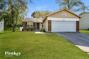St Peters house for rent - a home with a driveway and a lawn