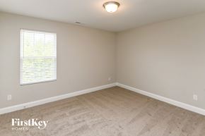 Midland house for rent - a bedroom with white carpet and a window