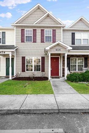 Jacksonville house for rent - House number 416 has a red door and a small front yard.