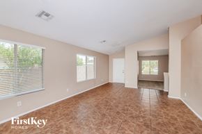 Avondale house for rent - the spacious living room is clean and ready for you to use