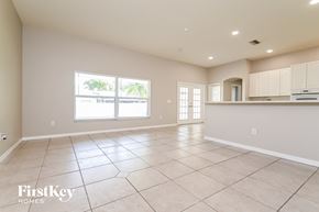 Valrico house for rent - the kitchen and living room are spacious and clean