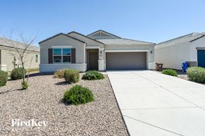 San Tan Valley house for rent - a brand new house with a driveway and a garage door