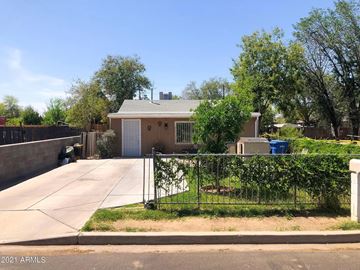Phoenix apartment for rent - a small house with a driveway and a gate