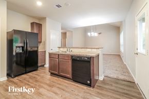 Hitchcock house for rent - 6638 Blimp Base Blvd Hitchcock, TX 77563