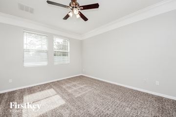 Saint Cloud house for rent - the living room has a ceiling fan and carpet