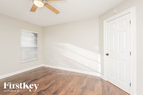Saint Cloud house for rent - a bedroom with wood flooring and a ceiling fan