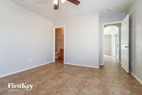 Surprise house for rent - the living room is clean and ready for the family to use