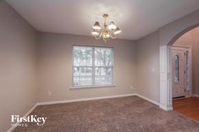 Monroe house for rent - the dining room is spacious and ready for entertaining