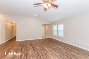 Jacksonville house for rent - the living room is spacious and has a ceiling fan