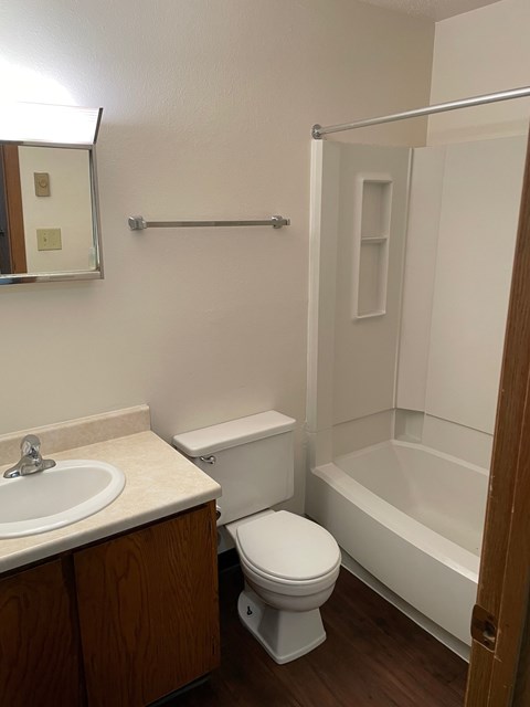 Floor plan for 2 beds, 1 bath, 827 sqft