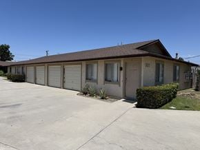 Anaheim apartment for rent - A building with the number 921 on it.