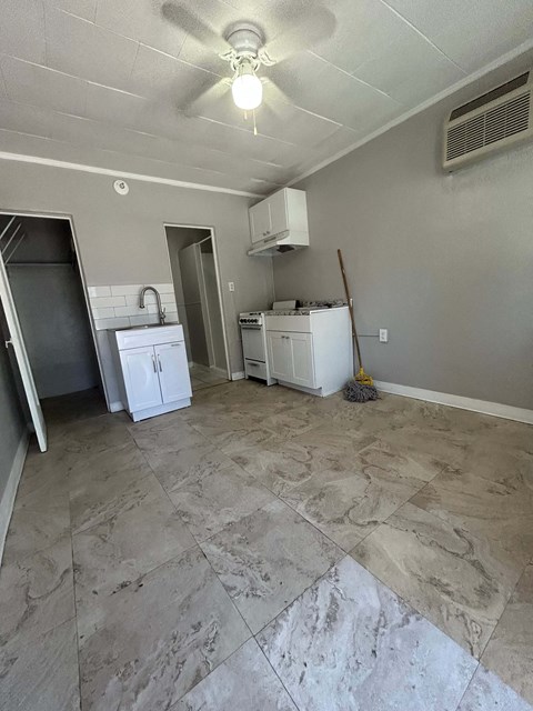 Floor plan for studio, 1 bath, 180 sqft