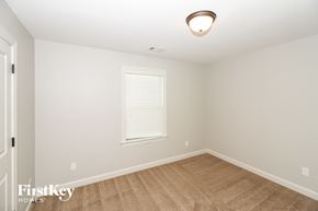 Arlington house for rent - a bedroom with a carpeted floor and a window