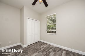 Orlando house for rent - an empty bedroom with a window and a white door