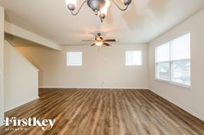 Lake St Louis house for rent - A room with wooden flooring and a ceiling fan.
