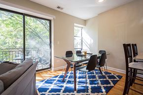 Chicago apartment for rent - Lincoln Square Commons Dining