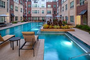 Houston apartment for rent - Apartments for rent 77098 - District at Greenbriar Resort Style swimming pool