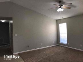 Monroe house for rent - A room with a ceiling fan and a window.