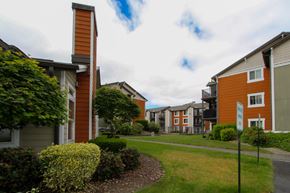 Lakewood apartment for rent - Apartment communities with orange walls.