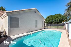 Avondale house for rent - a swimming pool in the backyard of a house