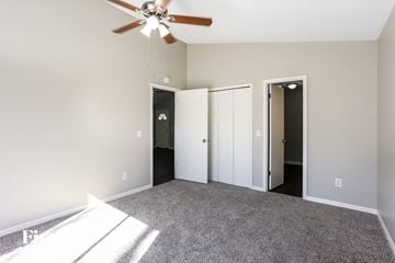 Jacksonville house for rent - a living room with carpet and a ceiling fan