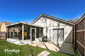 Jacksonville house for rent - the exterior of a home with a white house and a driveway