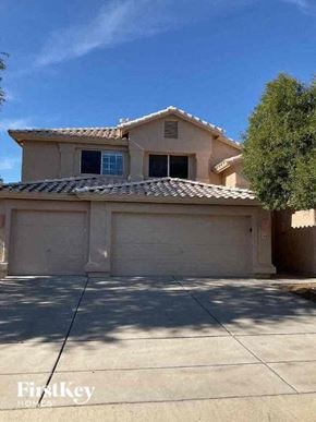 Oro Valley house for rent - a white house with a garage and a tree