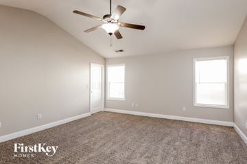 Lawrenceville house for rent - the spacious living room with ceiling fan and carpet