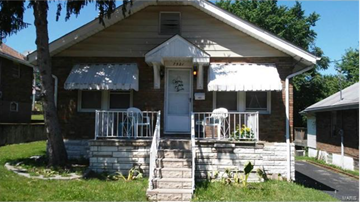 Saint Louis house for rent - a small house with a white porch and a tree