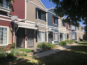 Costa Mesa apartment for rent - 1985 Pomona Avenue