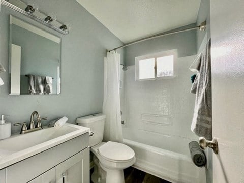 Floor plan for 1 bed, 1 bath, 900 sqft