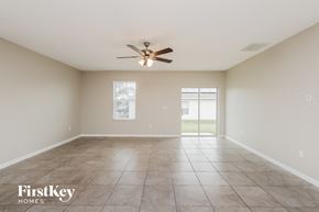 Riverview house for rent - A spacious room with a ceiling fan and tiled floor.