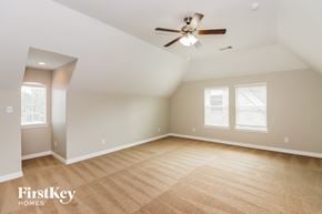 Richmond house for rent - A spacious room with a ceiling fan and carpeted floor.