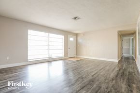 Rotonda West house for rent - an empty living room with white walls and wood floors