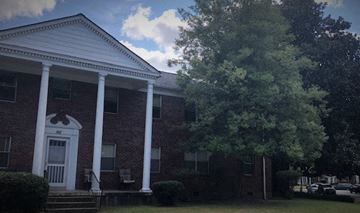 Memphis apartment for rent - A building with a white door and pillars.