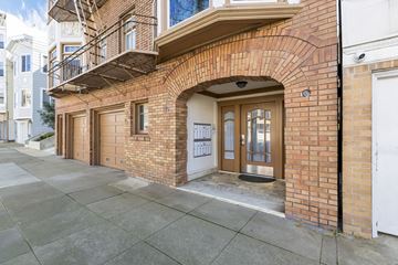 San Francisco apartment for rent - A brick building with a balcony and a white door.