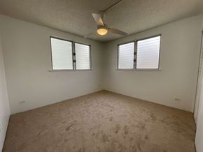 Honolulu apartment for rent - A room with carpeted floor, a ceiling fan, and two windows.