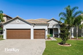 Riverview house for rent - a house with a garage and a palm tree