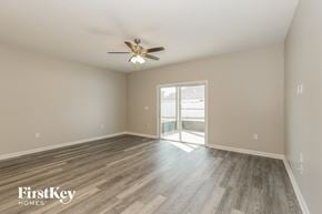 Jacksonville house for rent - the spacious living room with wood flooring and a ceiling fan