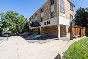 Denver apartment for rent - the building where the hotel is located is available for rent