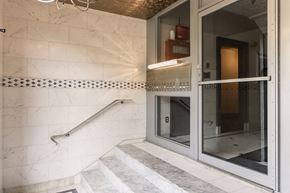 Brookline apartment for rent - Vestibule Steps