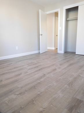 Brighton apartment for rent - Bedroom with Laminate Flooring