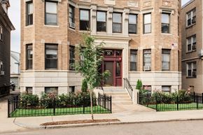 Allston apartment for rent - Entrance with Steps