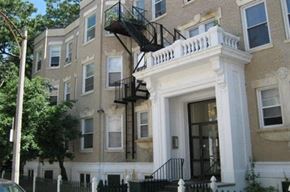 Brighton apartment for rent - Front of 76 Gordon Street with Steps to Entrance Door